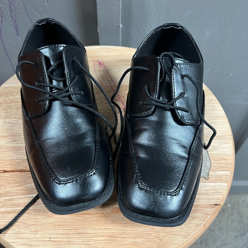 Boys Sonoma memory foam square toe dress shoes